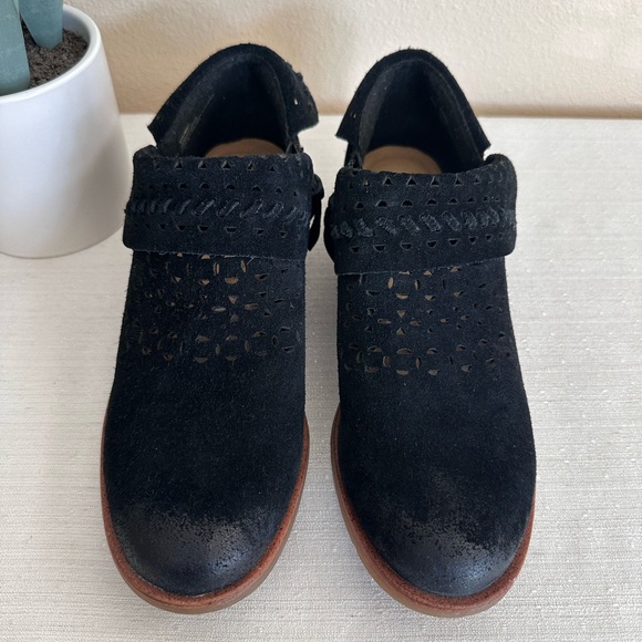 New Sofft Suede Lazer Cutout Leather Distracted Booties Women’s 8.5M - Picture 2 of 16